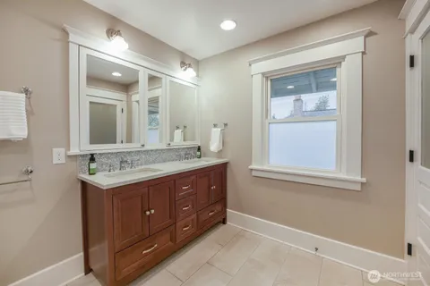 $1,500,000 | 2830 33rd Avenue South, Seattle, WA 98144