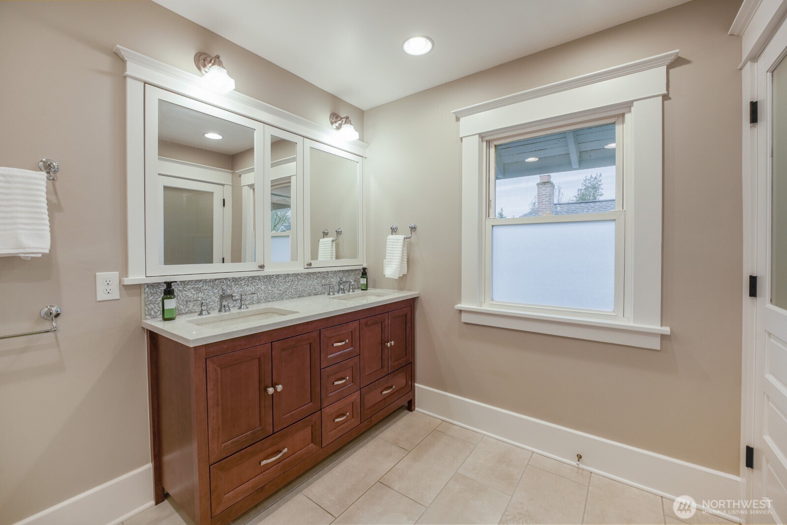 2830 33rd Avenue South Seattle, WA 98144 - Photo 17 of 29