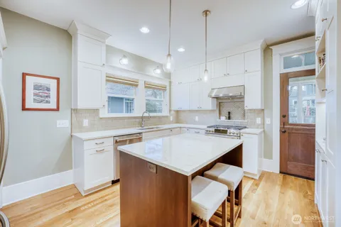 $1,500,000 | 2830 33rd Avenue South, Seattle, WA 98144