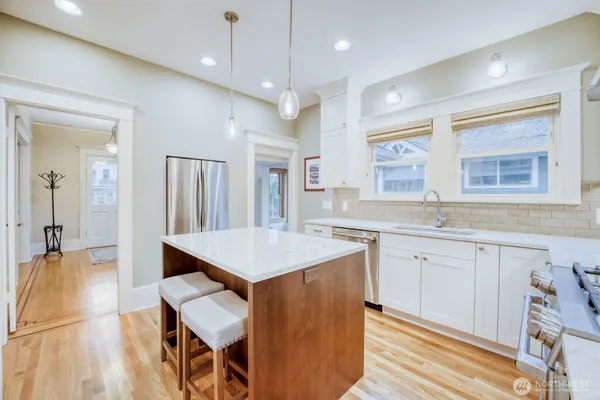 $1,500,000 | 2830 33rd Avenue South, Seattle, WA 98144