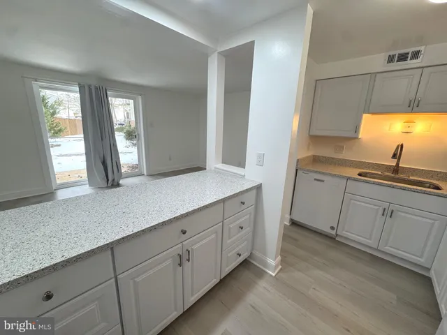 $1,950 | 4420 A Groombridge Way, Unit 29/20A, Alexandria, VA 22309