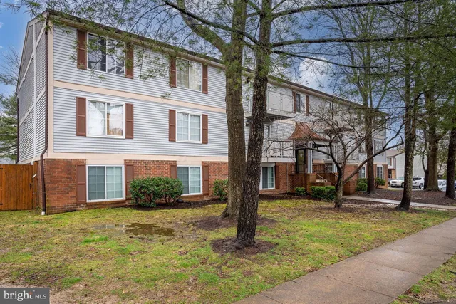 $1,950 | 4420 A Groombridge Way, Unit 29/20A, Alexandria, VA 22309