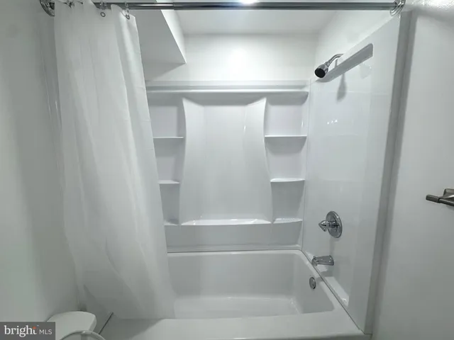 $1,950 | 4420 A Groombridge Way, Unit 29/20A, Alexandria, VA 22309