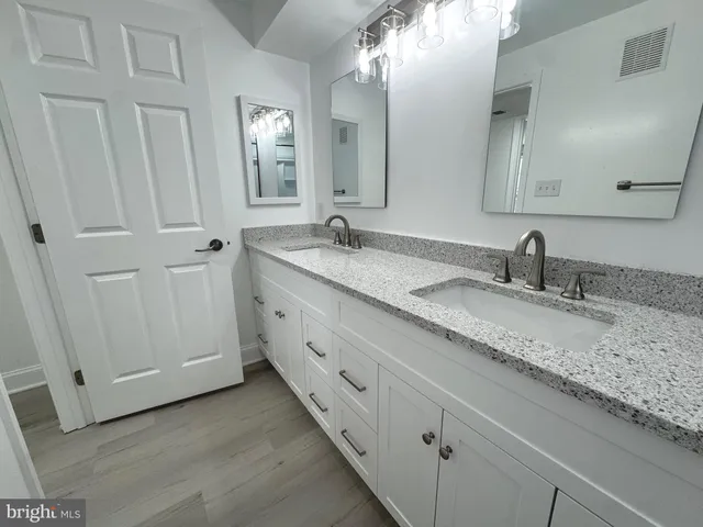 $1,950 | 4420 A Groombridge Way, Unit 29/20A, Alexandria, VA 22309