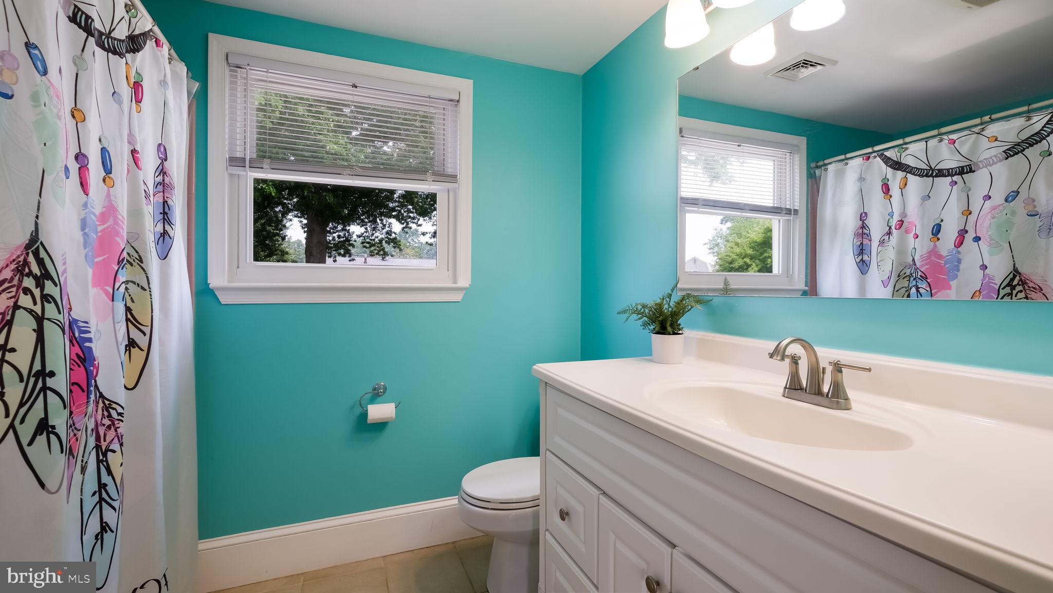 252 Kent Road Warminster, PA 18974 - Photo 12 of 16 HALLWAY FULL BATHROOM