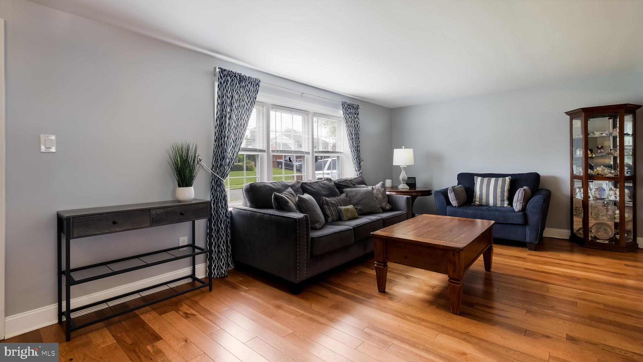 252 Kent Road Warminster, PA 18974 - Photo 2 of 16 BEAUTIFUL HARDWOOD FLOORS