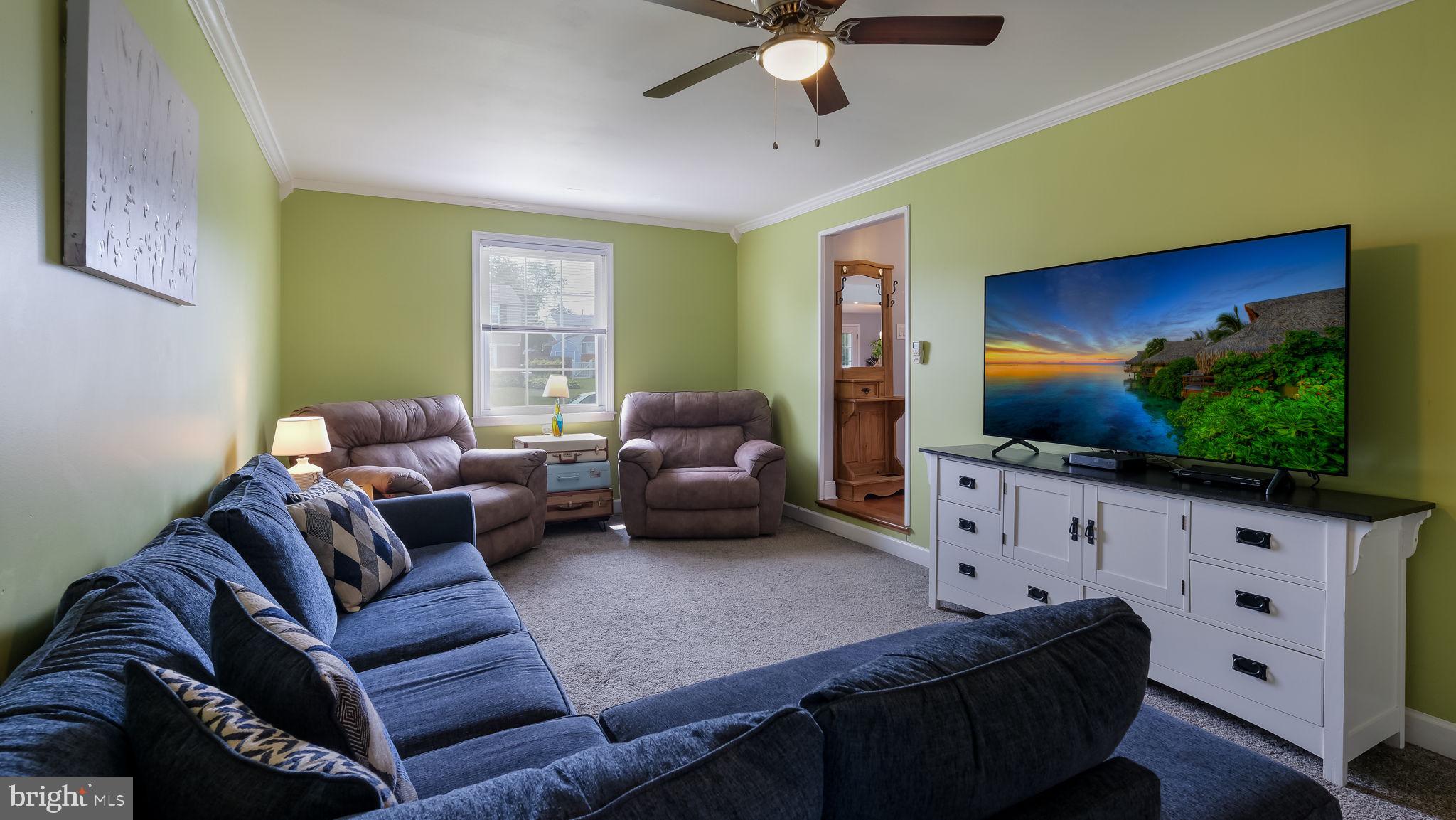 252 Kent Road Warminster, PA 18974 - Photo 8 of 16 FAMILY ROOM
