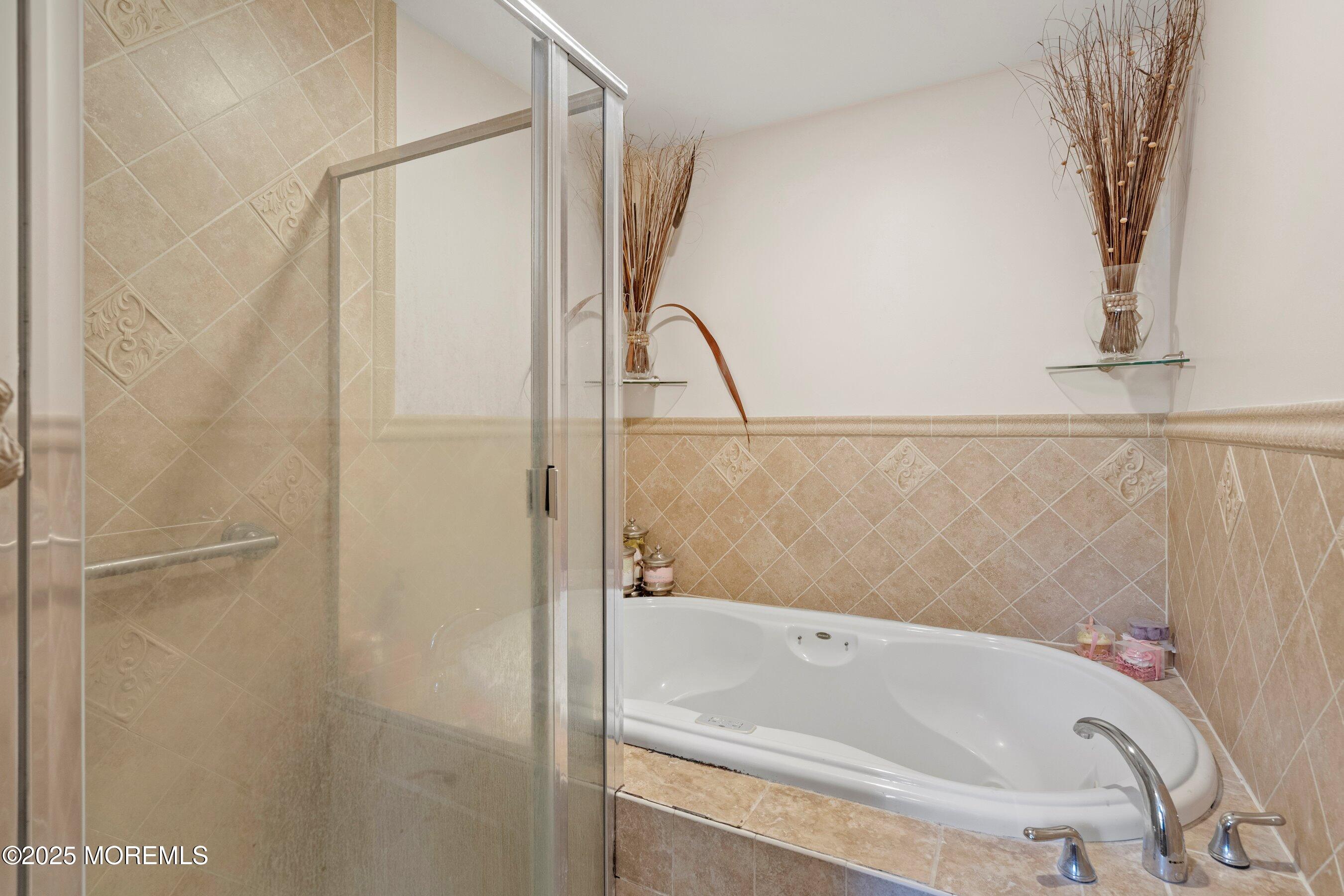 33 Willow Brook Road Freehold, NJ 07728 - Photo 22 of 36 25-Bath 2B
