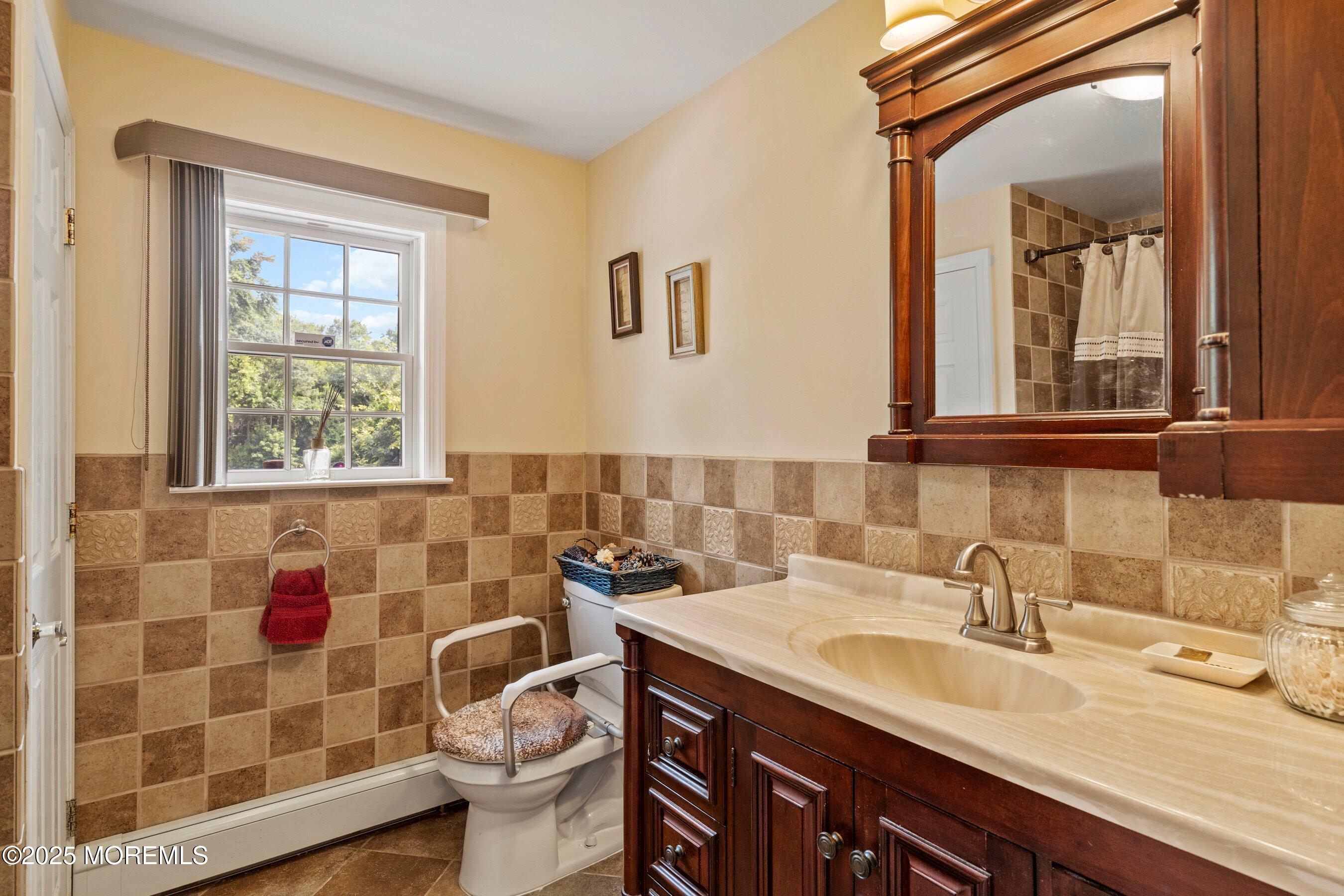 33 Willow Brook Road Freehold, NJ 07728 - Photo 27 of 36 30-Bath 3A