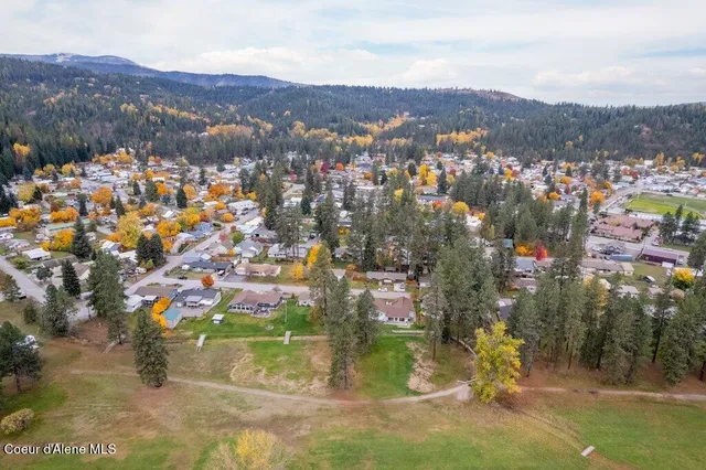 $599,000 | 301 Woodland Drive, Pinehurst, ID 83850