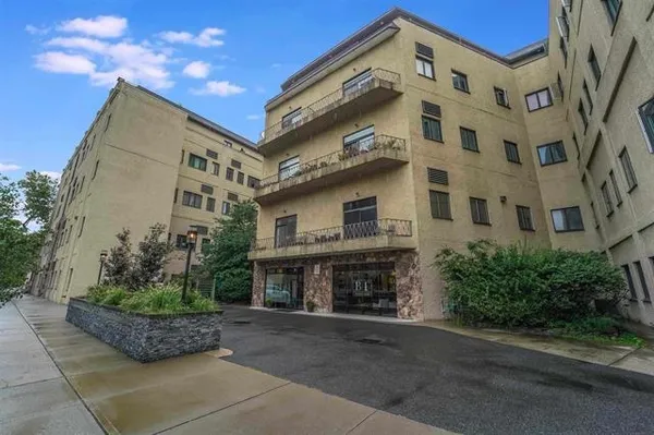 $695,000 | 75 Liberty Avenue, Unit E10, Jersey City, NJ 07306