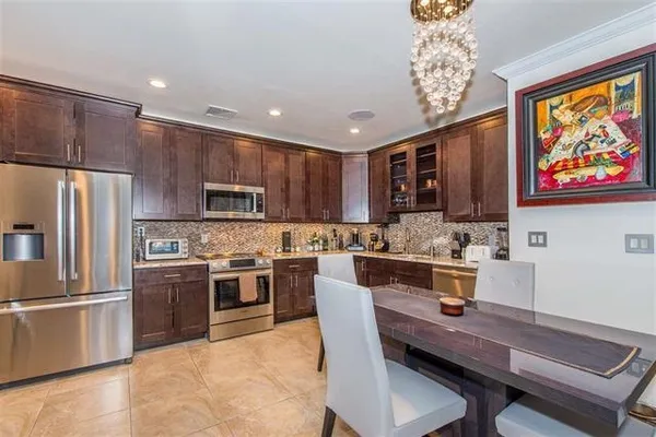 $695,000 | 75 Liberty Avenue, Unit E10, Jersey City, NJ 07306
