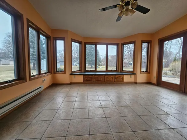 $364,999 | 1440 15th Street North, Wahpeton, ND 58075