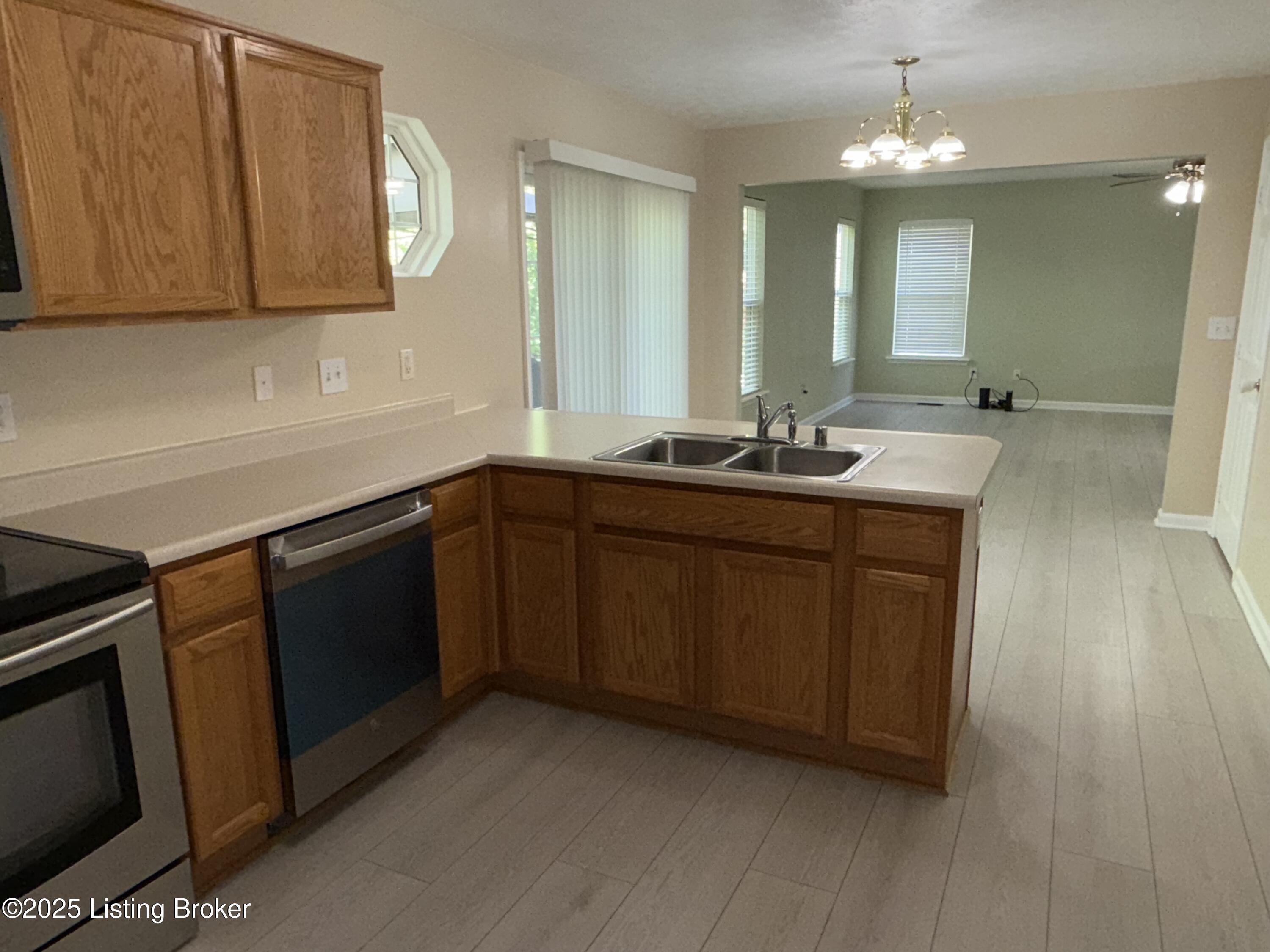 7817 Lariat Road Louisville, KY 40219 - Photo 12 of 33 IMG_6679