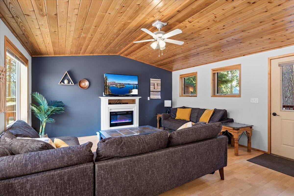 7979 Hyatt Prairie Road, Unit 32 Ashland, OR 97520 - Photo 10 of 38 10_Cabin_32
