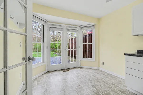 $479,900 | 15698 Oakhill Court, Livonia, MI 48154