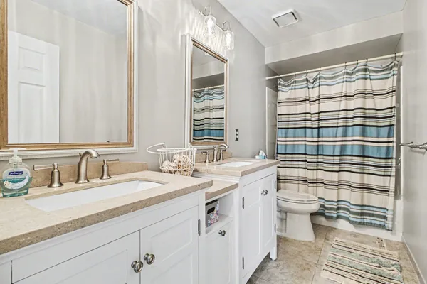 $479,900 | 15698 Oakhill Court, Livonia, MI 48154