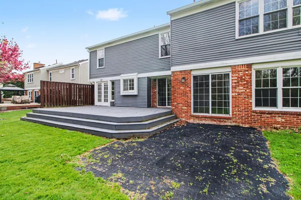 $479,900 | 15698 Oakhill Court, Livonia, MI 48154