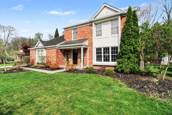 $479,900 | 15698 Oakhill Court, Livonia, MI 48154