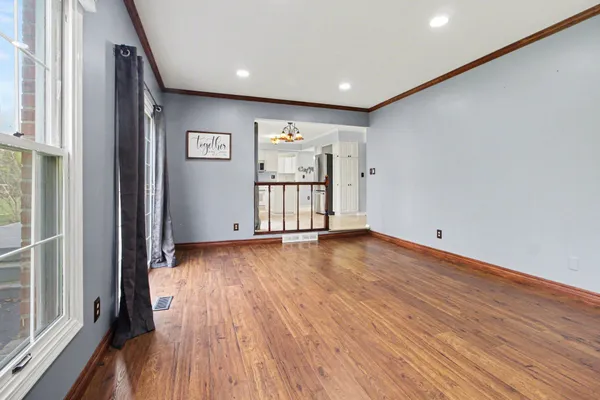 $479,900 | 15698 Oakhill Court, Livonia, MI 48154