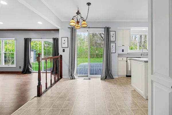 $479,900 | 15698 Oakhill Court, Livonia, MI 48154