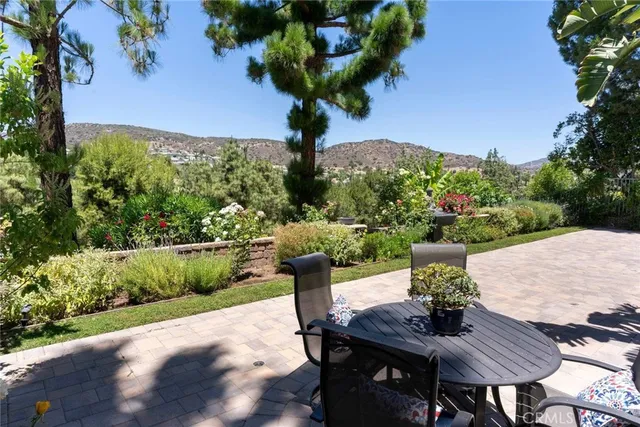 a view of a garden with a flower in a garden