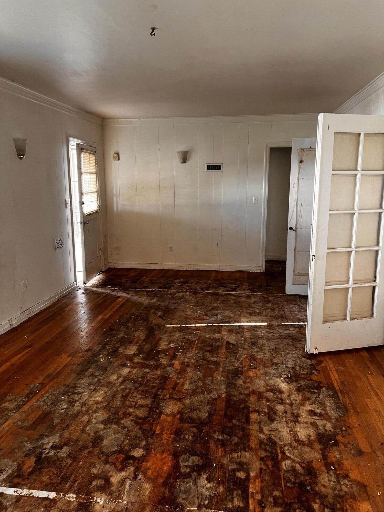 1549 Jackson Street Red Bluff, CA 96080 - Photo 3 of 26 IMG_6932