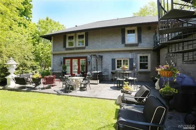 $4,000 | 72 North Long Street, Amherst, NY 14221