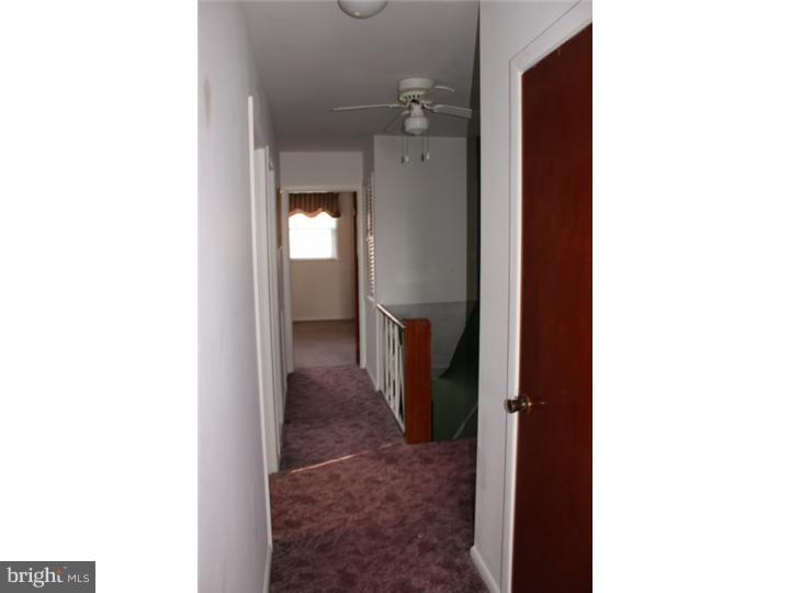 7439 Hill Road Philadelphia, PA 19128 - Photo 14 of 24 Hallway