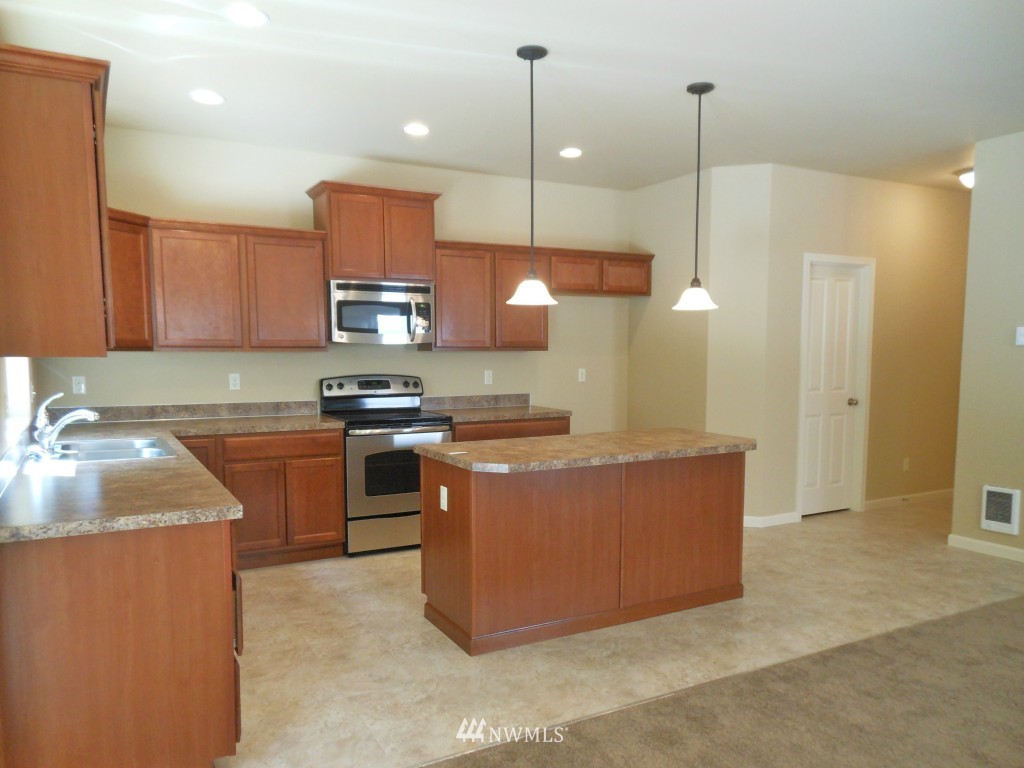 3106 Pine Road Northeast Bremerton, WA 98310 - Photo 9 of 19 Gallery Image 9