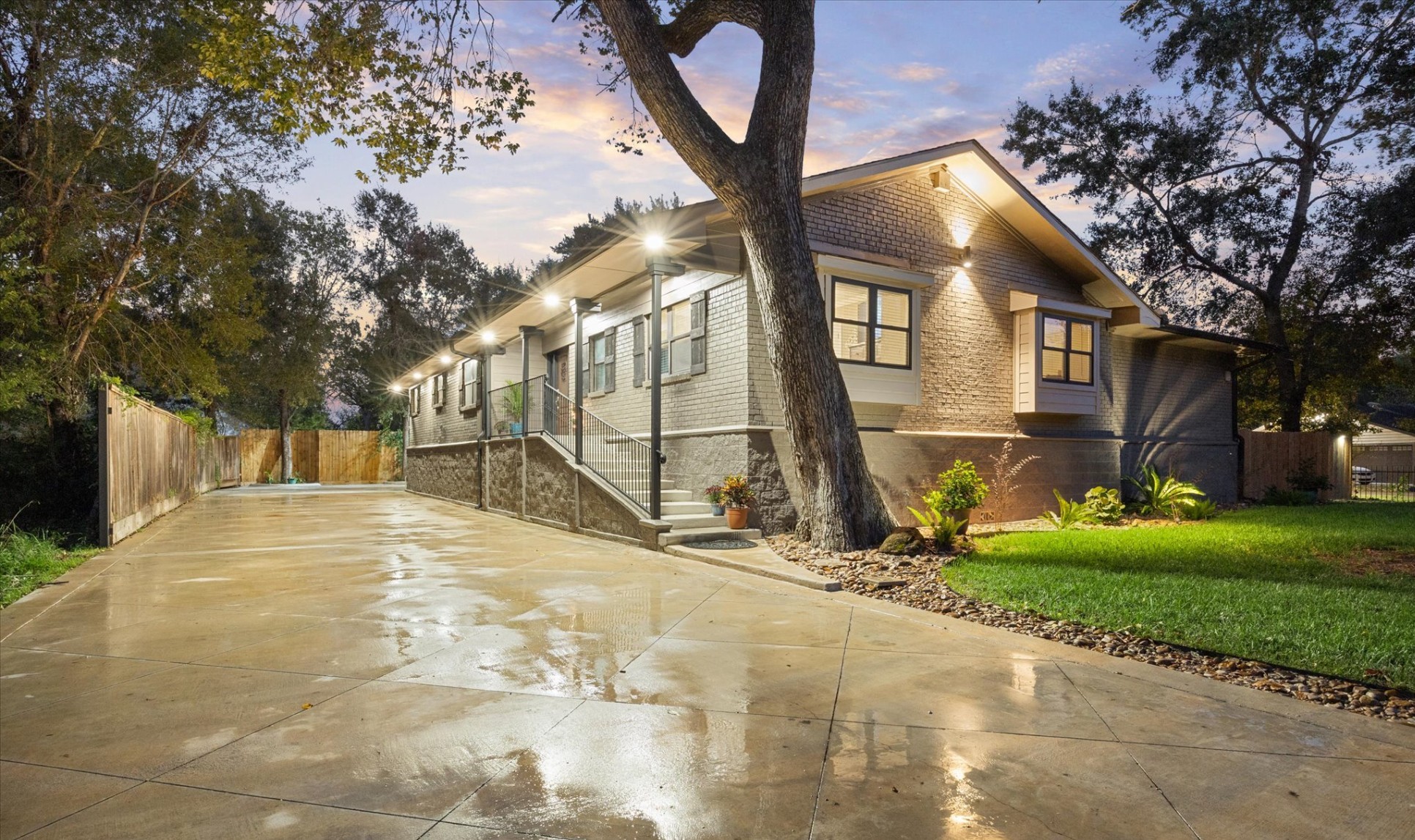 5 Tree Frog Drive Houston, TX 77074 - Photo 1 of 25 a view of outdoor space yard and street