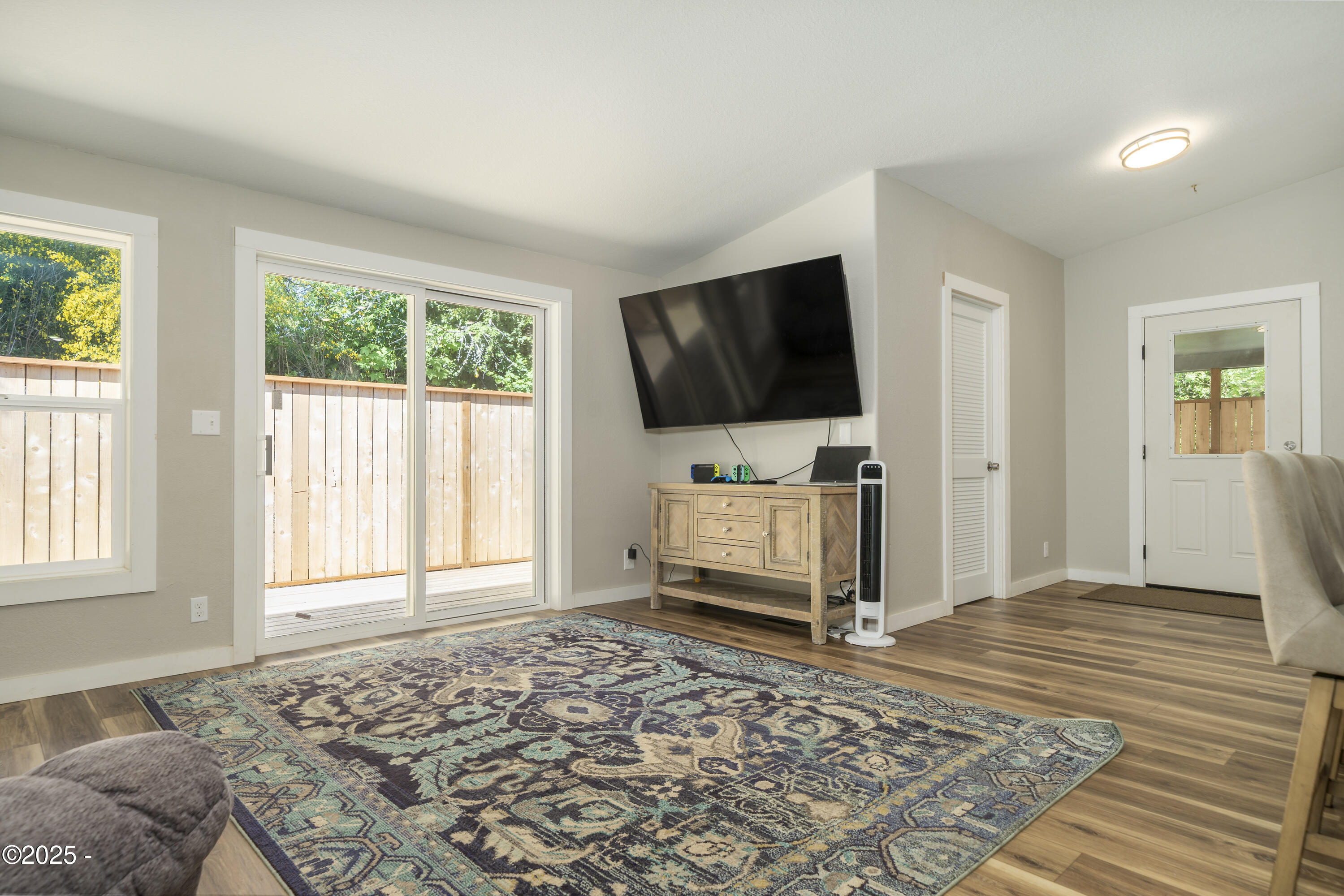 620 Northeast Ridge Drive Toledo, OR 97391 - Photo 10 of 36 Living