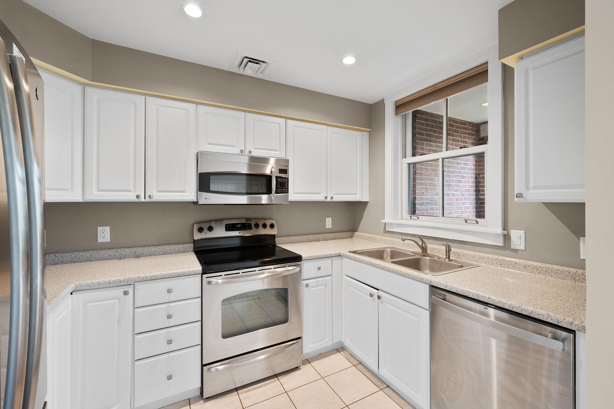 40 College Street, Unit 210 Burlington, VT 05401 - Photo 11 of 34