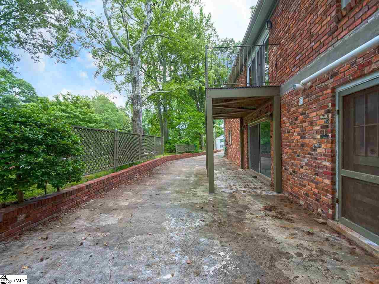 201 Sweetbriar Road Greenville, SC 29615 - Photo 4 of 36 Gallery Image 4