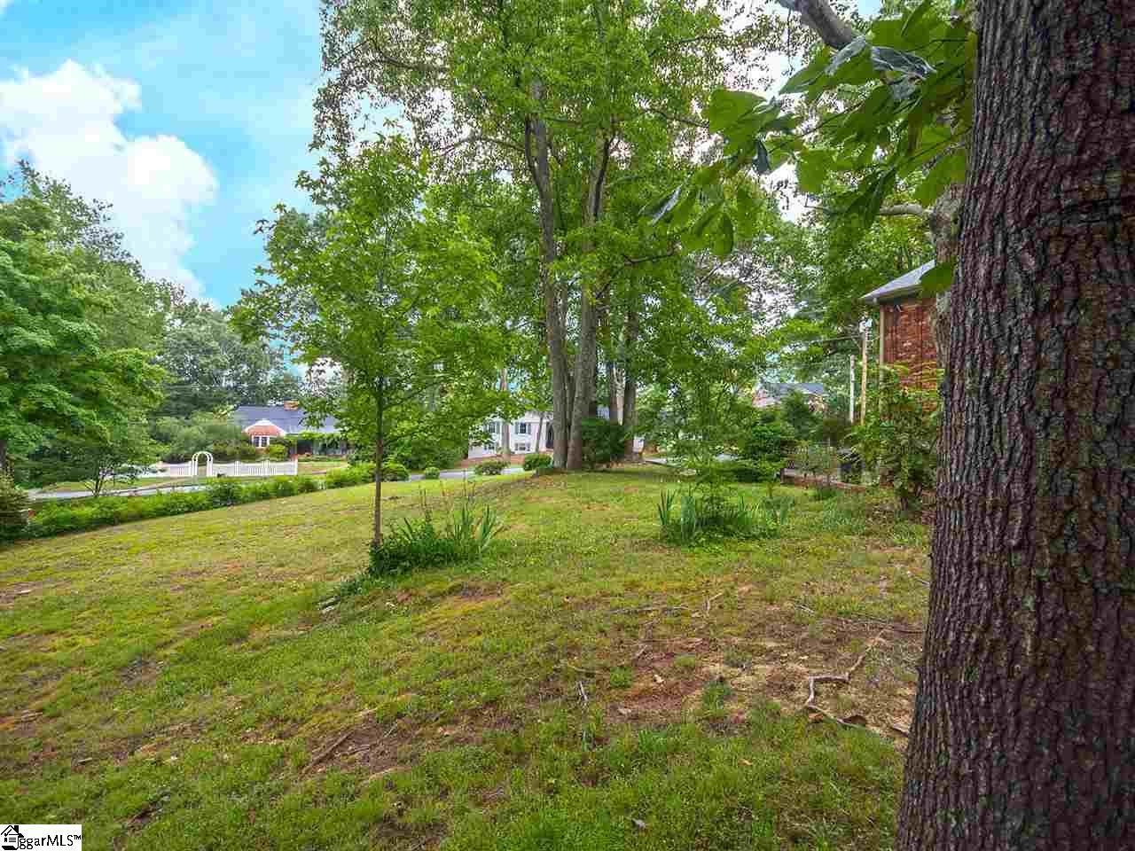 201 Sweetbriar Road Greenville, SC 29615 - Photo 5 of 36 Gallery Image 5