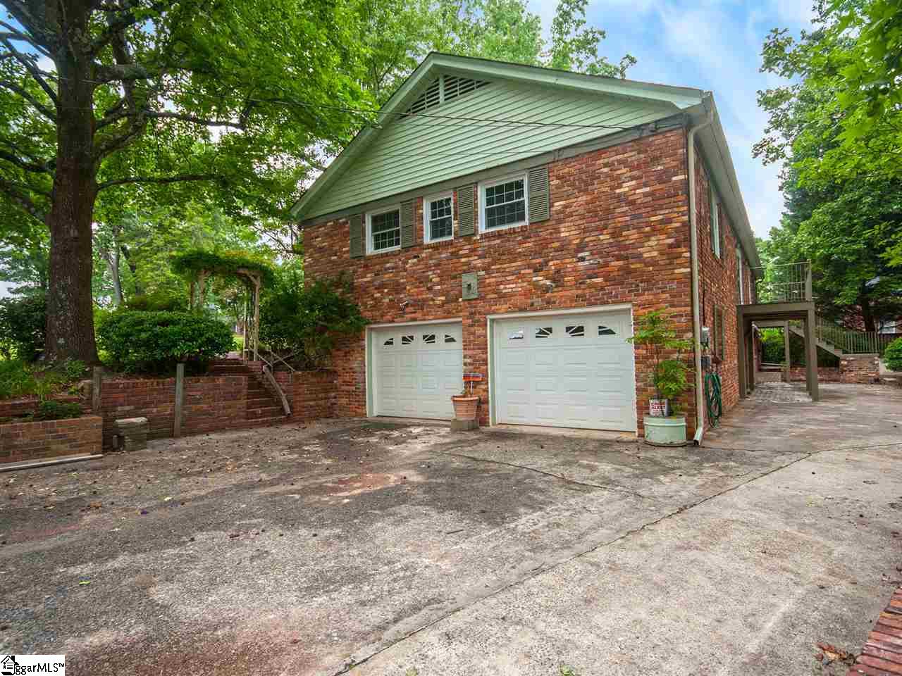 201 Sweetbriar Road Greenville, SC 29615 - Photo 7 of 36 Gallery Image 7
