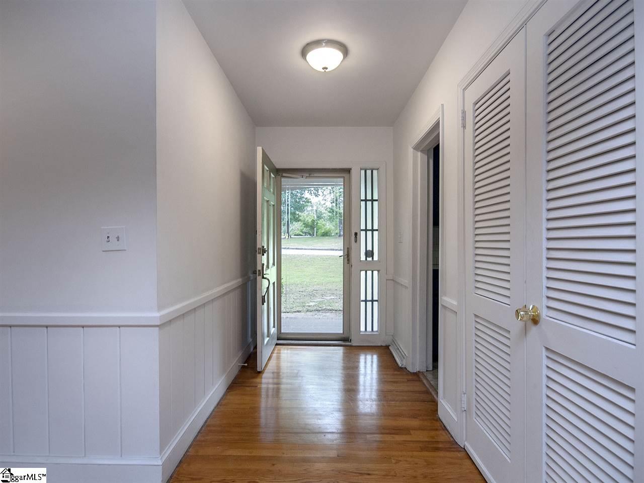 201 Sweetbriar Road Greenville, SC 29615 - Photo 9 of 36 Gallery Image 9