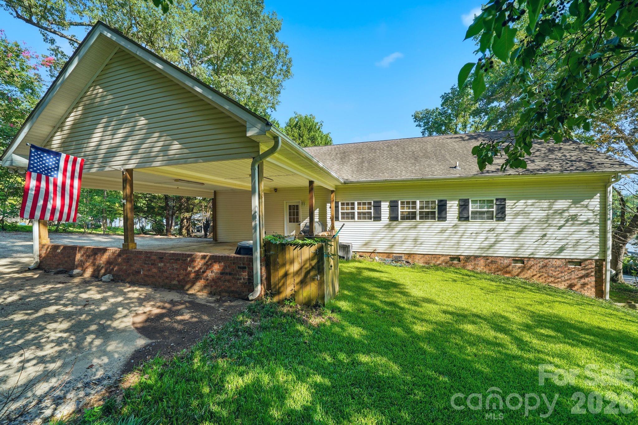 1005 Jackson Road Fort Lawn, SC 29714 - Photo 2 of 42 Gallery Image 2