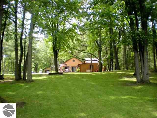 5409 South Betsie River Road Interlochen, MI 49643 - Photo 13 of 15 1717286-12.JPG