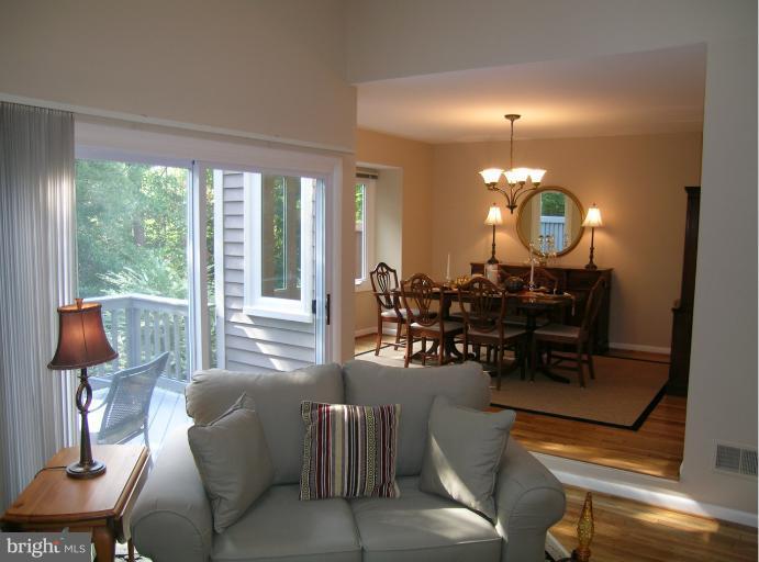 1589 Brass Lantern Way Reston, VA 20194 - Photo 4 of 15 Dining Room