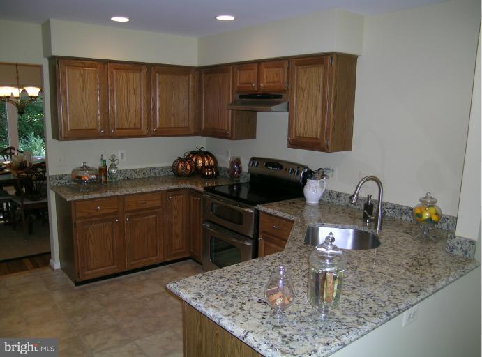 1589 Brass Lantern Way Reston, VA 20194 - Photo 8 of 15 Kitchen