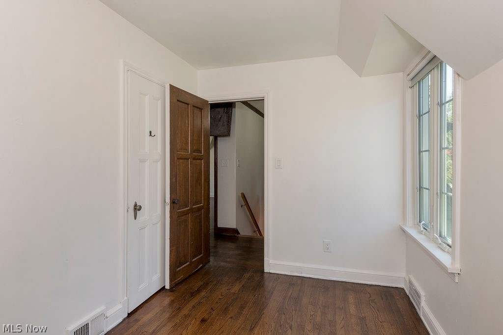 2547 Warwick Road Cleveland, OH 44120 - Photo 32 of 46