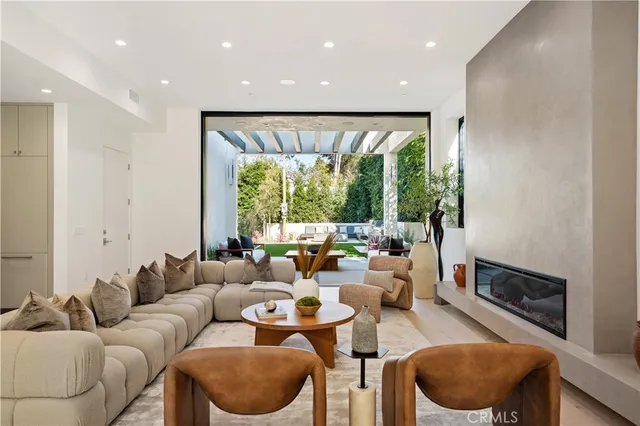 $3,695,000 | 10840 Queensland Street, Los Angeles, CA 90034