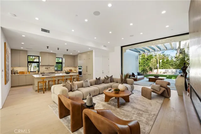 $3,695,000 | 10840 Queensland Street, Los Angeles, CA 90034