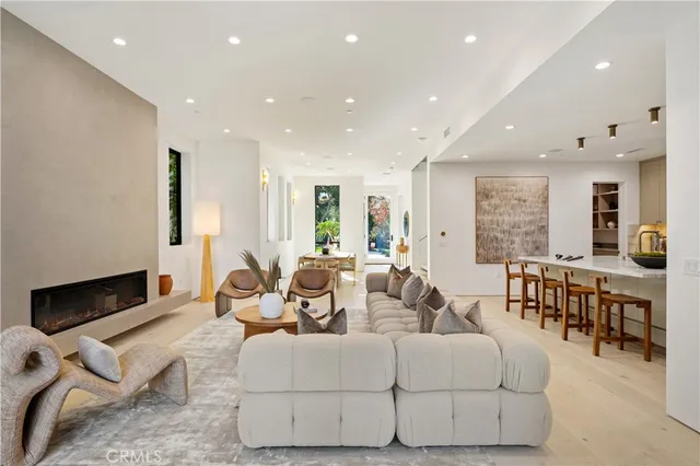 $3,695,000 | 10840 Queensland Street, Los Angeles, CA 90034