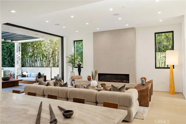 $3,695,000 | 10840 Queensland Street, Los Angeles, CA 90034