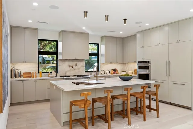 $3,695,000 | 10840 Queensland Street, Los Angeles, CA 90034