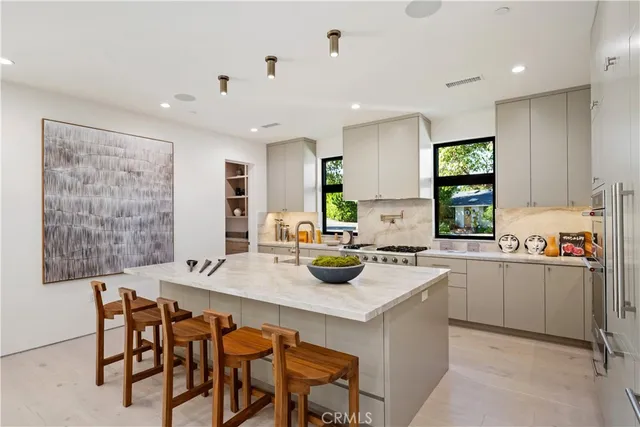 $3,695,000 | 10840 Queensland Street, Los Angeles, CA 90034