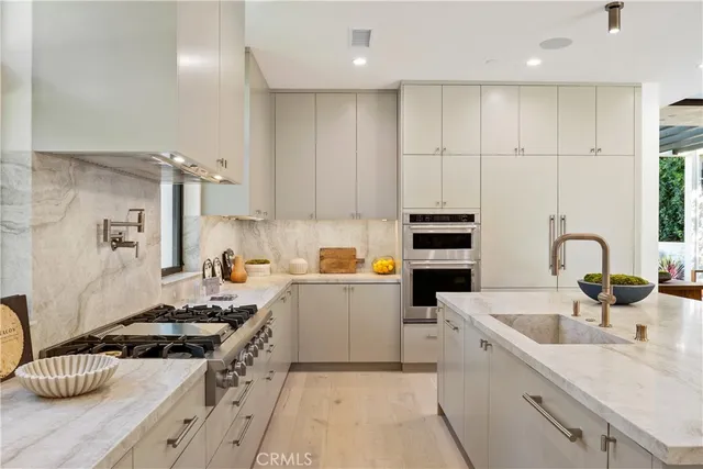 $3,695,000 | 10840 Queensland Street, Los Angeles, CA 90034