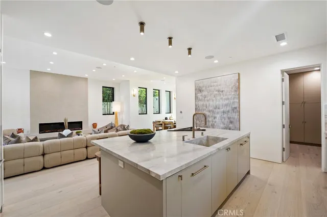 $3,695,000 | 10840 Queensland Street, Los Angeles, CA 90034